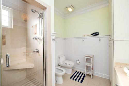 Champagne Shore By Oak Island Accommodations