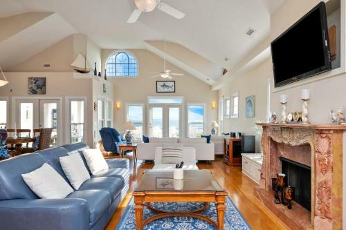 Champagne Shore By Oak Island Accommodations