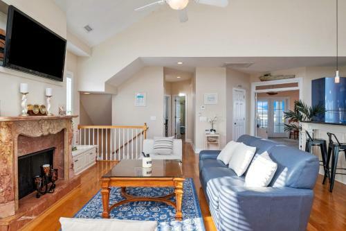 Champagne Shore By Oak Island Accommodations