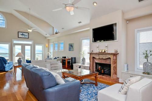 Champagne Shore By Oak Island Accommodations