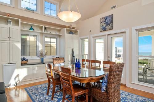 Champagne Shore By Oak Island Accommodations