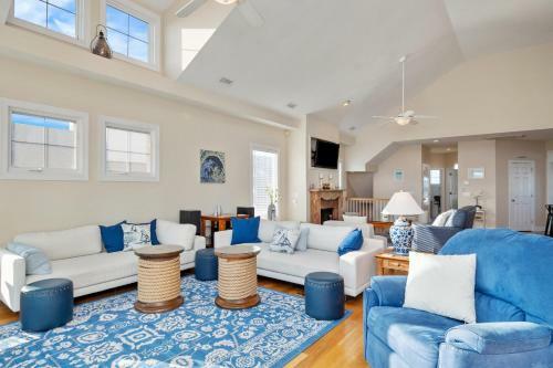 Champagne Shore By Oak Island Accommodations
