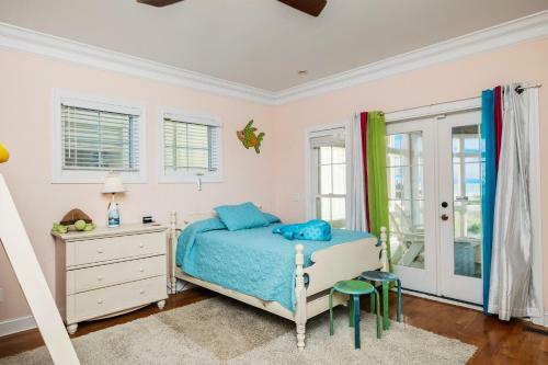 Champagne Shore By Oak Island Accommodations