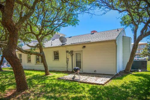 Papas Place By Oak Island Accommodations