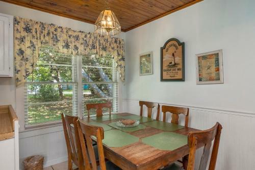 Papas Place By Oak Island Accommodations
