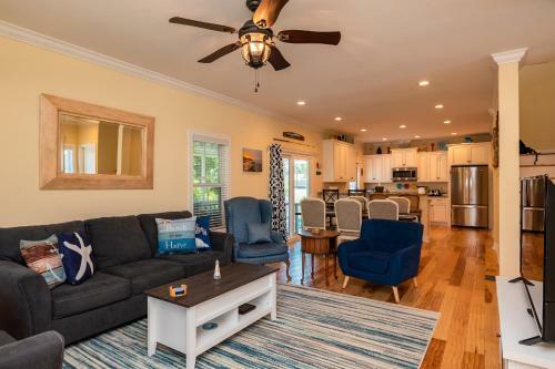 Our Heidaway By Oak Island Accommodations