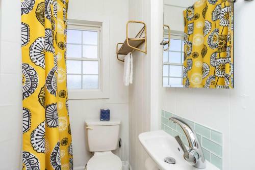 Conch West By Oak Island Accommodations
