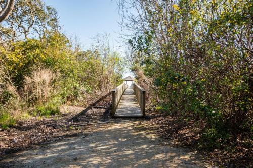 Alta Mira By Oak Island Accommodations