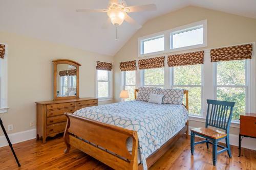 Alta Mira By Oak Island Accommodations