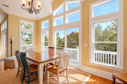 Alta Mira By Oak Island Accommodations