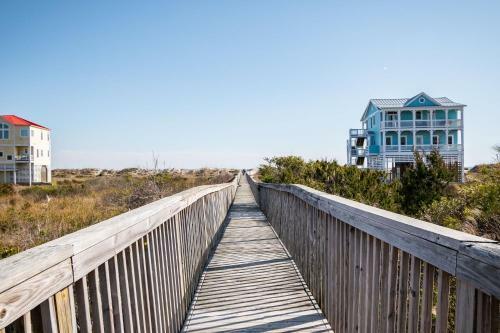 Alta Mira By Oak Island Accommodations