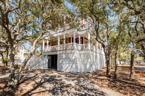 Alta Mira By Oak Island Accommodations