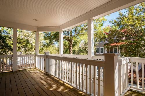Alta Mira By Oak Island Accommodations