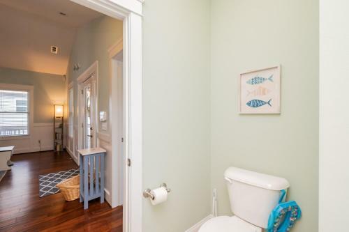 Naut The Office By Oak Island Accommodations