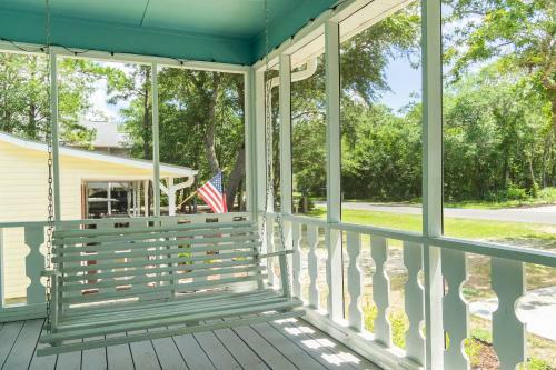 Nanas Nest By Oak Island Accommodations