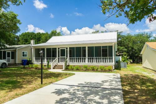 Nanas Nest By Oak Island Accommodations
