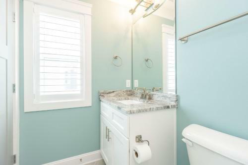 Lunas By Oak Island Accommodations