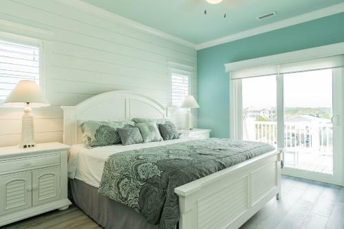 Lunas By Oak Island Accommodations