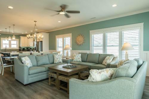 Lunas By Oak Island Accommodations
