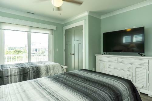 Lunas By Oak Island Accommodations