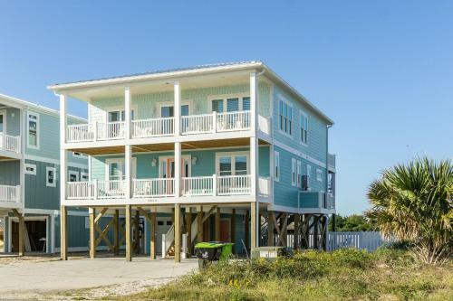 Lunas By Oak Island Accommodations