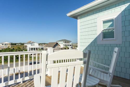 Lunas By Oak Island Accommodations