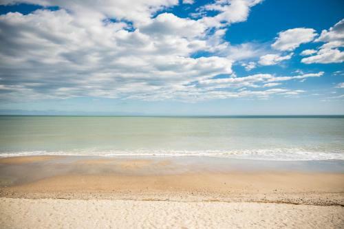 Chill'ax Inn By Oak Island Accommodations
