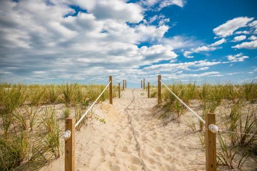 Chill'ax Inn By Oak Island Accommodations