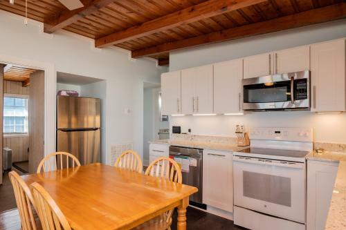 Chill'ax Inn By Oak Island Accommodations