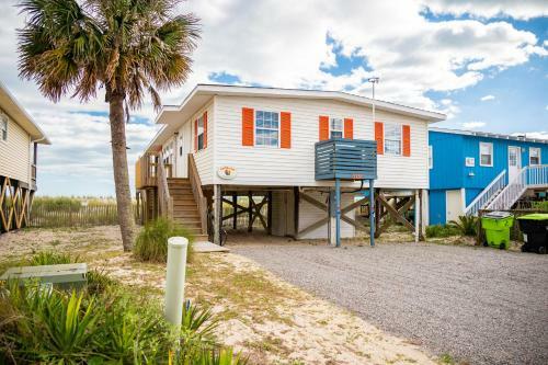 Chill'ax Inn By Oak Island Accommodations