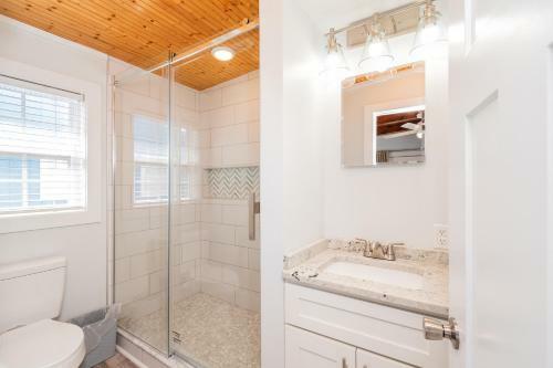 Chill'ax Inn By Oak Island Accommodations