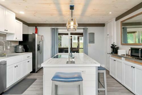 Mountains To Sea By Oak Island Accommodations