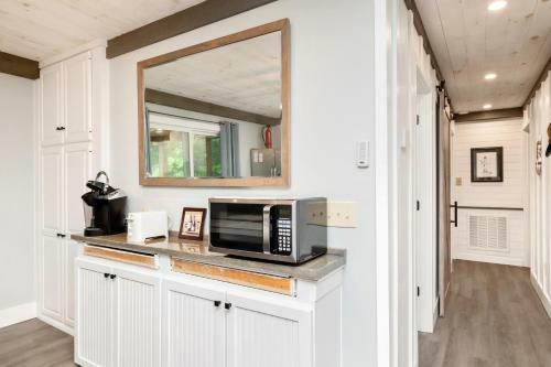 Mountains To Sea By Oak Island Accommodations