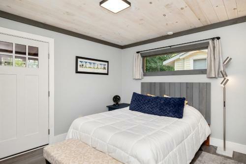 Mountains To Sea By Oak Island Accommodations