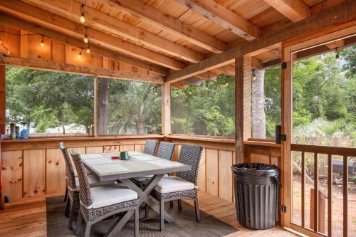 Mountains To Sea By Oak Island Accommodations