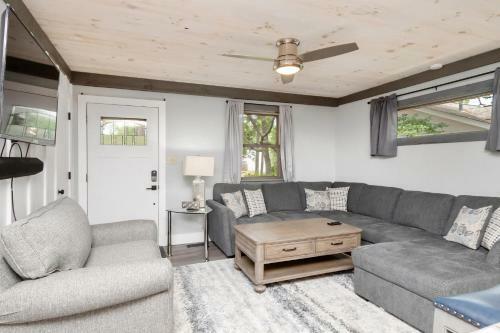 Mountains To Sea By Oak Island Accommodations