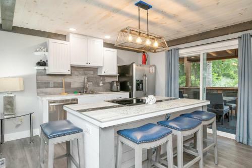 Mountains To Sea By Oak Island Accommodations