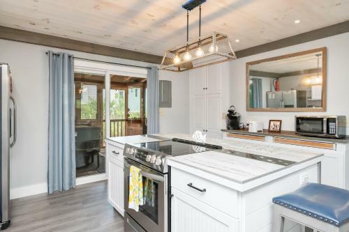 Mountains To Sea By Oak Island Accommodations