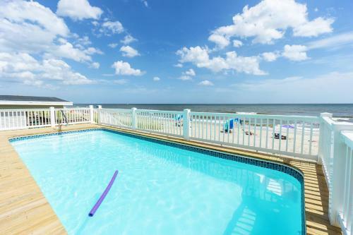 Clear Skies By Oak Island Accommodations