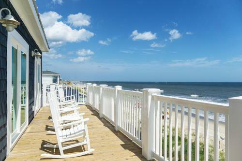 Clear Skies By Oak Island Accommodations
