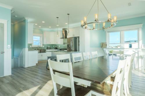 Clear Skies By Oak Island Accommodations