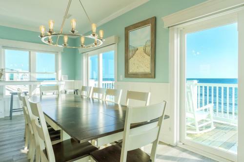 Clear Skies By Oak Island Accommodations