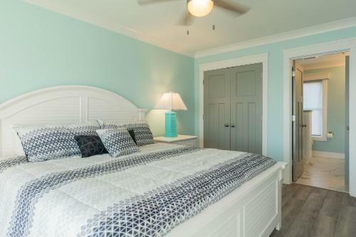 Clear Skies By Oak Island Accommodations