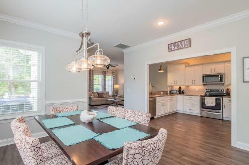Marina 1 By Oak Island Accommodations