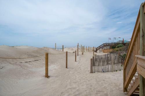 Surfsong By Oak Island Accommodations