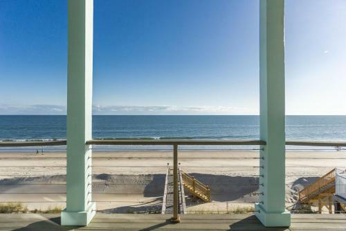 Wave Watcher By Oak Island Accommodations