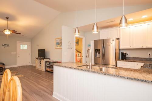 The Little Coconut By Oak Island Accommodations