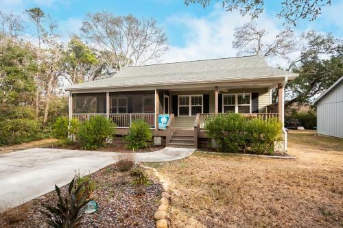 The Little Coconut By Oak Island Accommodations