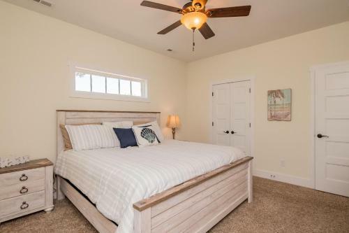 Shore 2 Relax By Oak Island Accommodations