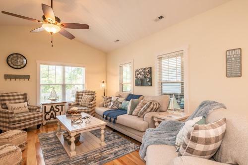 Shore 2 Relax By Oak Island Accommodations